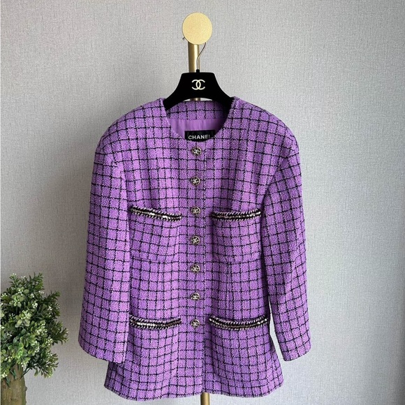 Authentic CHANEL Vibrant Purple Tweed Jacket set - Picture 4 of 16